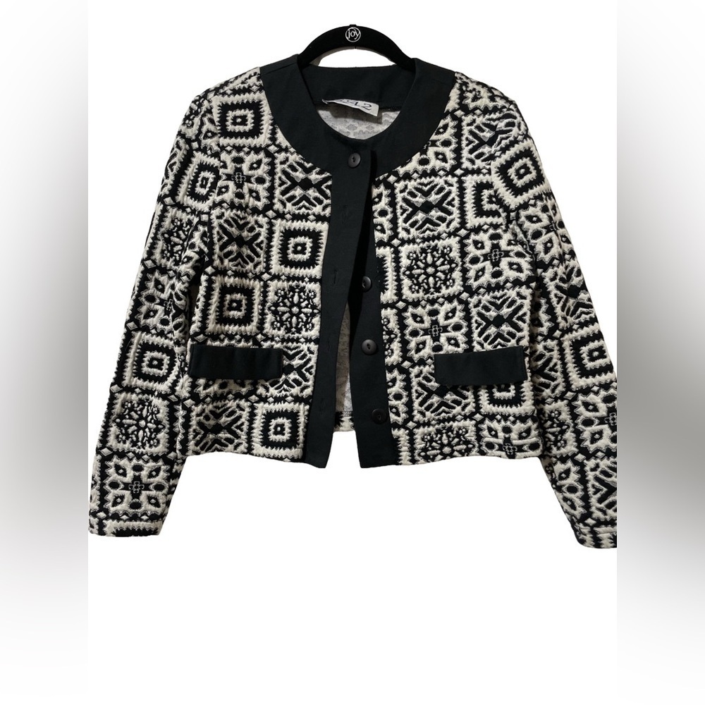 Black and Ivory Patterned Women's Jacket - Picture 5 of 7